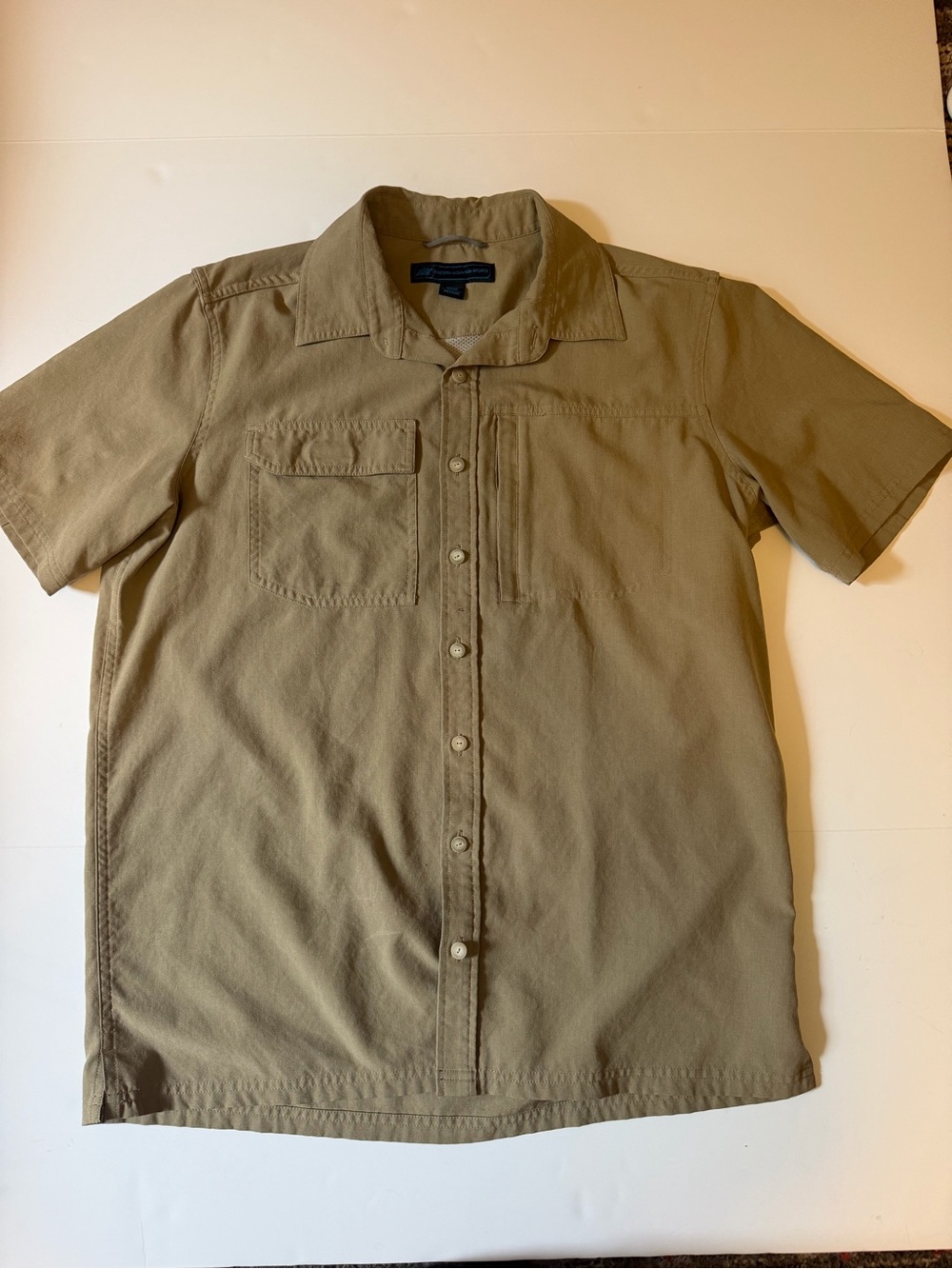Vintage Eastern Mountain Sports Short Sleeve Button-Down Shirt in Olive
